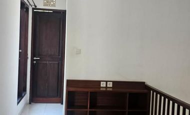 Rumah 2 Lantai Full Furnished Disewakan, di Gatsu Barat, Denpasar Area