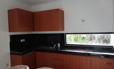 Rumah 2 Lantai Full Furnished Disewakan, di Gatsu Barat, Denpasar Area
