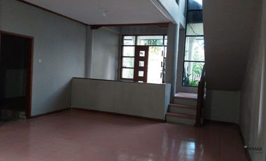 Rumah 6 Kamar Tidur Fasilitas Bagus Disewakan, di Denpasar Barat Area