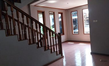 Rumah 6 Kamar Tidur Fasilitas Bagus Disewakan, di Denpasar Barat Area