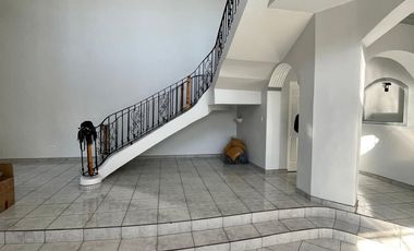 🏡 ¡Gran Oportunidad en Tijuana! Casa Residencial de Dos Niveles en Fraccionamiento Soler 🌟
