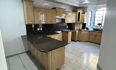 🏡 ¡Gran Oportunidad en Tijuana! Casa Residencial de Dos Niveles en Fraccionamiento Soler 🌟
