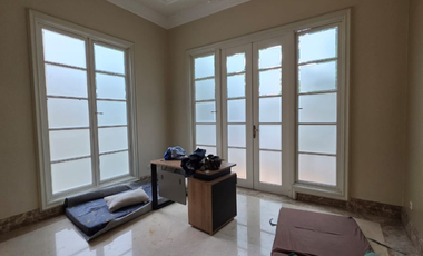 DISEWAKAN  Rumah Mewah di Brawijaya Kebayoran Baru