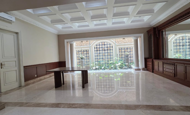 DISEWAKAN  Rumah Mewah di Brawijaya Kebayoran Baru
