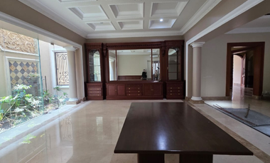 DISEWAKAN  Rumah Mewah di Brawijaya Kebayoran Baru