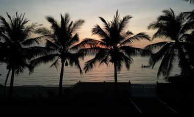Beach Front House and Lot