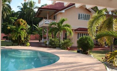 Beach Front House and Lot