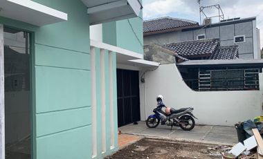DIJUAL RUMAH MINIMALIS BARU RENOVASI JALAN BESAR MARGAHAYU RAYA, LOKASI STRATEGIS !
