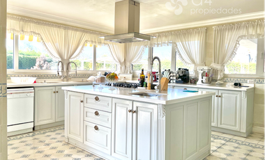 Fabulosa Casa En Sector Las Mercedes De Requínoa.