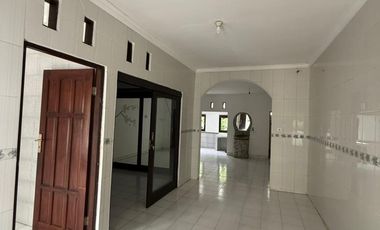 CHEAP HOUSE VERY STRATEGIC LOCATION— NEAR SEMINYAK, KUTA, BALI