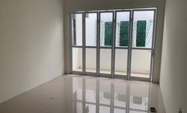 NEWLY RENOVATED MINIMALIST HOUSE FOR SALE ON MARGAHAYU RAYA BIG STREET, STRATEGIC LOCATION!