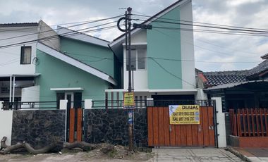 NEWLY RENOVATED MINIMALIST HOUSE FOR SALE ON MARGAHAYU RAYA BIG STREET, STRATEGIC LOCATION!