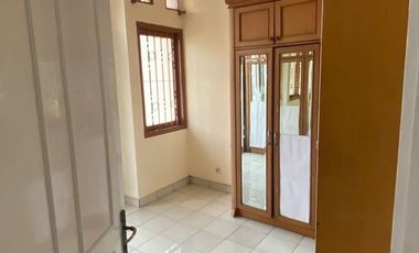 SIAP HUNI!! Sewa Rumah Taman Palem Lestari 2 Lantai Luas 90m2