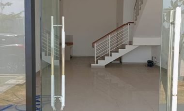 Disewa Ruko New East 3 Lantai Berlokasi Strategis Siap Huni di JGC Cakung Jakarta Timur