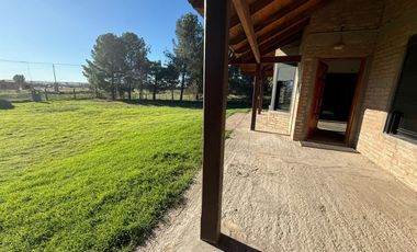 VENTA O PERMUTA DE HERMOSA CASA EN BARRIO LOS CHAÑARES, 2/3 DORMITORIOS + CALEFACCIÓN POR RADIARORES+ PATIO VERDE