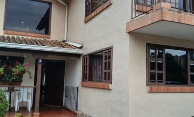 LINDA CASA CAMPESTRE PERO A POCOS METROS DEL AREA URBANA