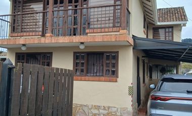 LINDA CASA CAMPESTRE PERO A POCOS METROS DEL AREA URBANA