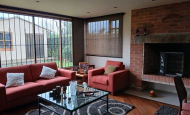 LINDA CASA CAMPESTRE PERO A POCOS METROS DEL AREA URBANA