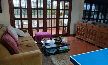 LINDA CASA CAMPESTRE PERO A POCOS METROS DEL AREA URBANA