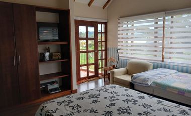 LINDA CASA CAMPESTRE PERO A POCOS METROS DEL AREA URBANA