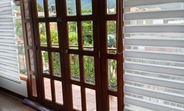 LINDA CASA CAMPESTRE PERO A POCOS METROS DEL AREA URBANA