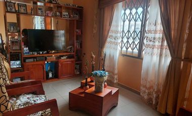 VENTA DE CASA ESQUINERA DE 3 PISOS EN SANTA ROSA