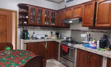 VENTA DE CASA ESQUINERA DE 3 PISOS EN SANTA ROSA