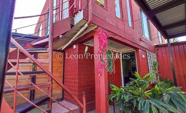 Leon Propiedades vende Gran casa en Curacaví centro.