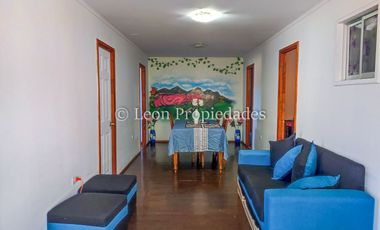 Leon Propiedades vende Gran casa en Curacaví centro.