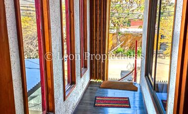 Leon Propiedades vende Gran casa en Curacaví centro.