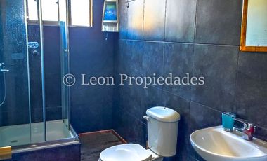 Leon Propiedades vende Gran casa en Curacaví centro.