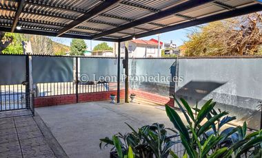 Leon Propiedades vende Gran casa en Curacaví centro.
