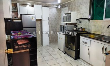 Leon Propiedades vende Gran casa en Curacaví centro.