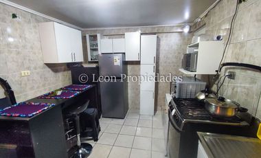 Leon Propiedades vende Gran casa en Curacaví centro.