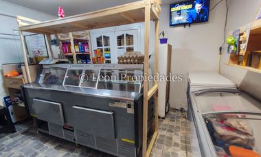 Leon Propiedades vende Gran casa en Curacaví centro.