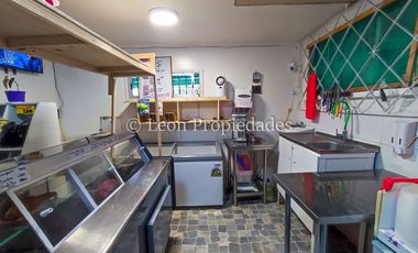 Leon Propiedades vende Gran casa en Curacaví centro.