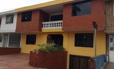 ARRIENDO CASA COMERCIAL BARRIO SAN VICENTE