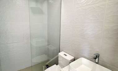 (D-1079) Vendo Departamento en Cuenca en zona exclusiva – Remigio Crespo – 2dormitorio,  garaje y bodega