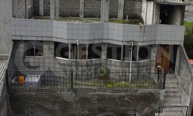 Casa en via principal, Monserrat, Conocoto, Valle de Los Chillos