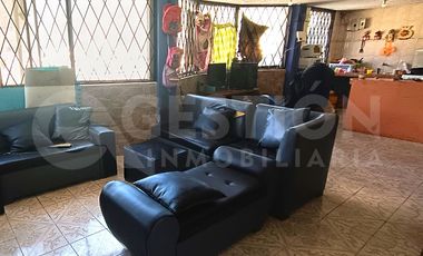 Casa en via principal, Monserrat, Conocoto, Valle de Los Chillos