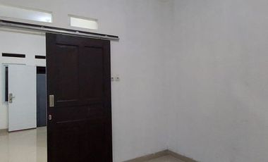 Rumah disewakan 2 lantai akses motor bebas banjir, di Lenteng agung jakarta selatan