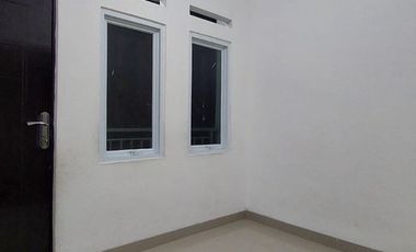 Rumah disewakan 2 lantai akses motor bebas banjir, di Lenteng agung jakarta selatan