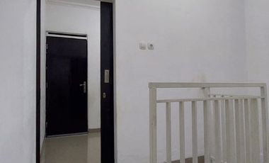 Rumah disewakan 2 lantai akses motor bebas banjir, di Lenteng agung jakarta selatan