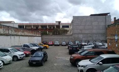 Propiedad Casa Comercial rentera de venta en Cuenca con parqueadero público en pleno centro histórico excelente rentabilidad