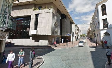 Propiedad Casa Comercial rentera de venta en Cuenca con parqueadero público en pleno centro histórico excelente rentabilidad