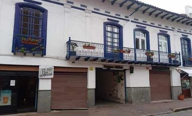 Propiedad Casa Comercial rentera de venta en Cuenca con parqueadero público en pleno centro histórico excelente rentabilidad