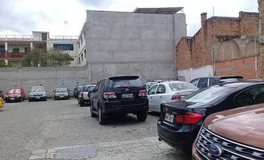 Propiedad Casa Comercial rentera de venta en Cuenca con parqueadero público en pleno centro histórico excelente rentabilidad