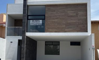 Casa Residencial Nueva en venta en la Moraleja ¡Trato Directo¡ con 5 Recámaras y 180 m² de Terreno.