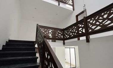 Casa Residencial Nueva en venta en la Moraleja ¡Trato Directo¡ con 5 Recámaras y 180 m² de Terreno.