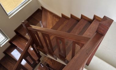 VENTA DE CASA FAMILIAR DE DOS PISOS EN AMBATO-SECTOR HUACHO SOLIS